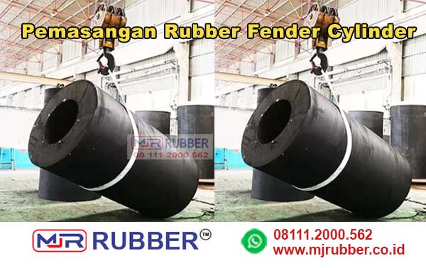 Proses Pengangkatan Rubber Fender Cylinder