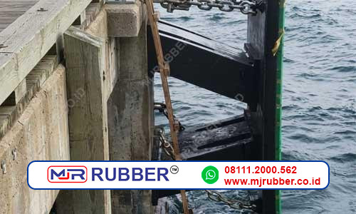 Elemen Fender Dermaga Batubara